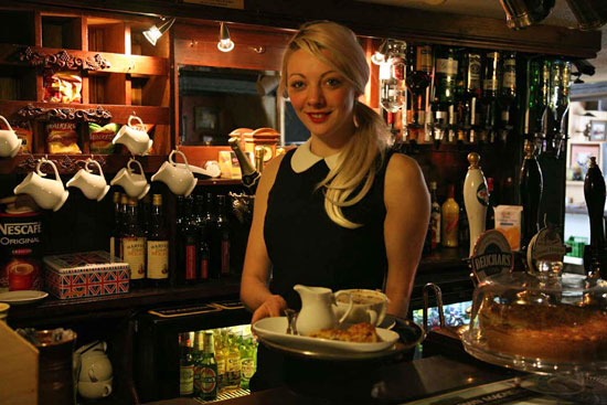 York's Famous Golden Fleece Pub Food, Ales, Live Music and Ghosts!